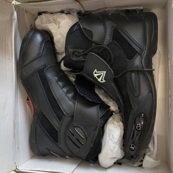 Vega Merge Solid Black Low Motorcycle Boot main image 3